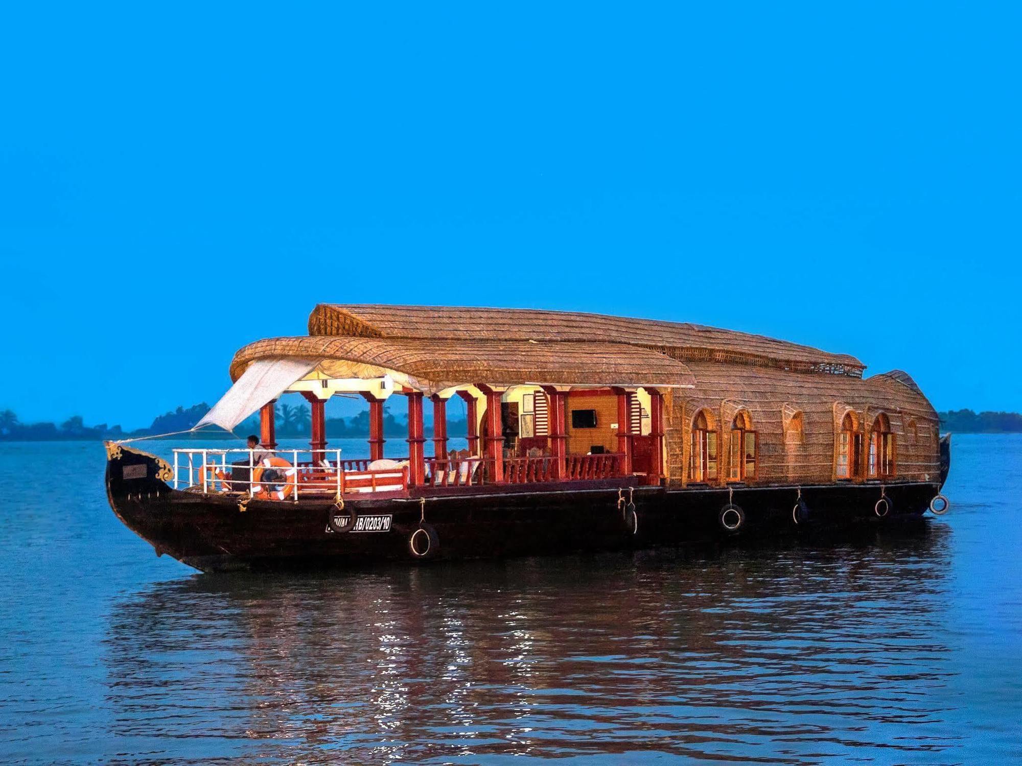 Aqua Jumbo Houseboats Hotel Kumarakom Exterior foto
