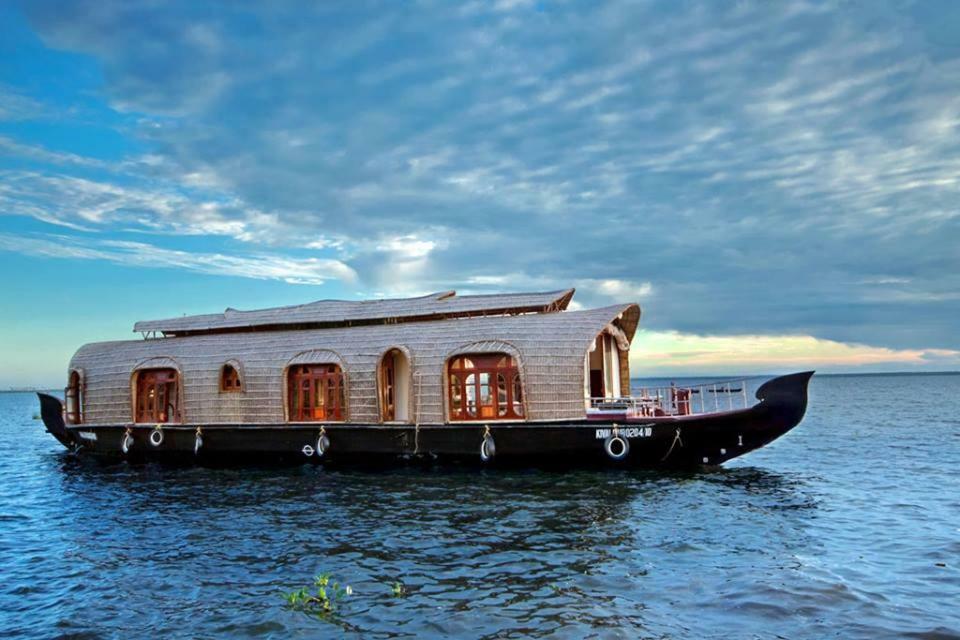 Aqua Jumbo Houseboats Hotel Kumarakom Exterior foto
